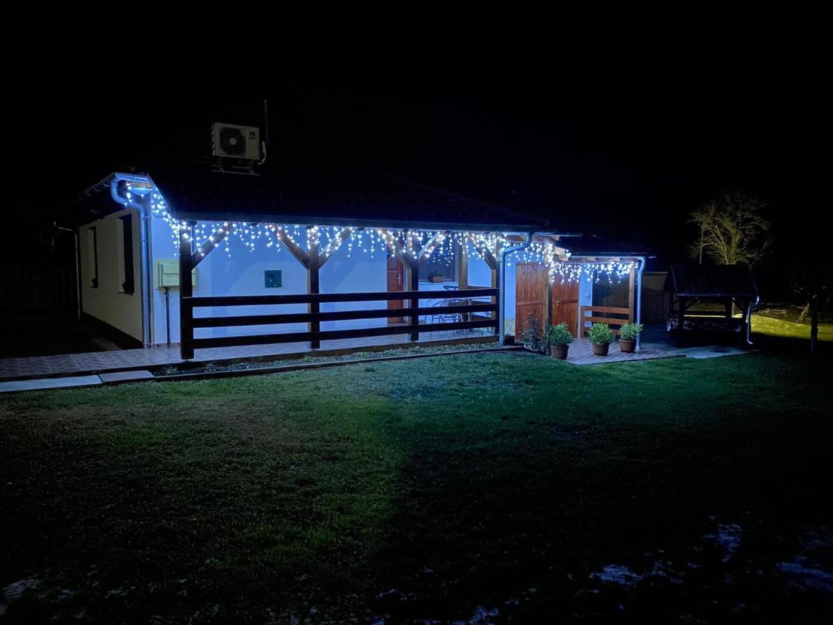 8888 Apartmanhaz Lispeszentadorjan Luaran gambar