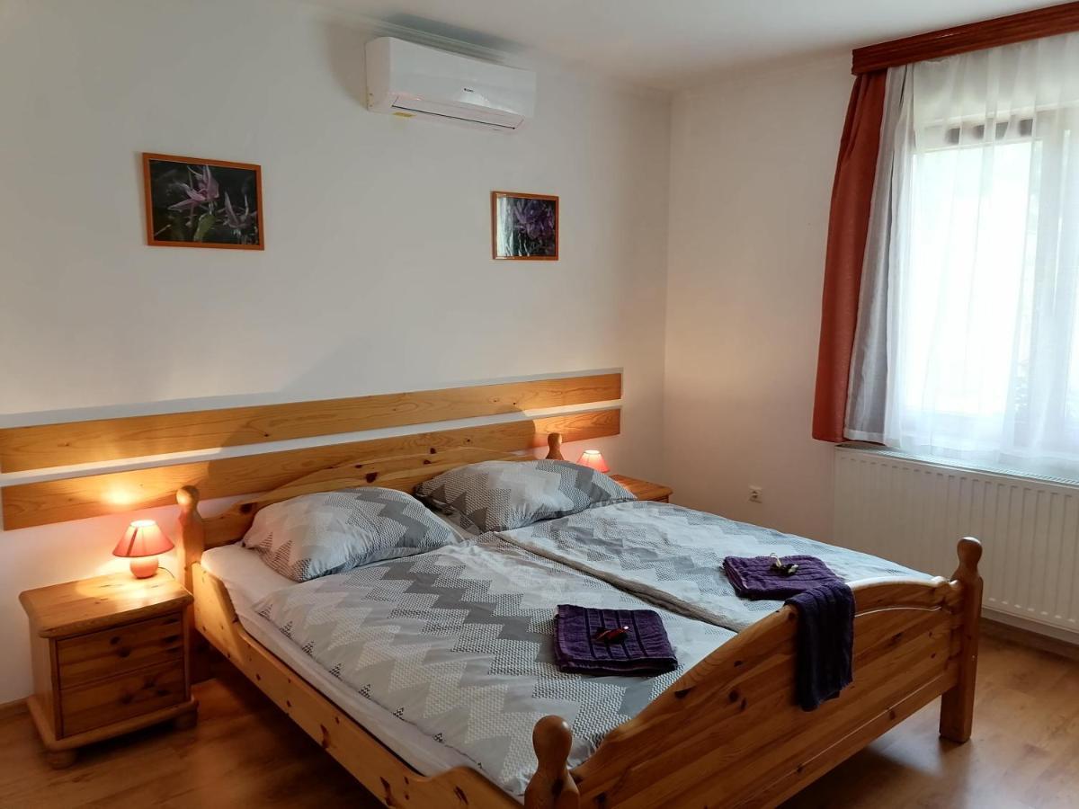 8888 Apartmanhaz Lispeszentadorjan Luaran gambar