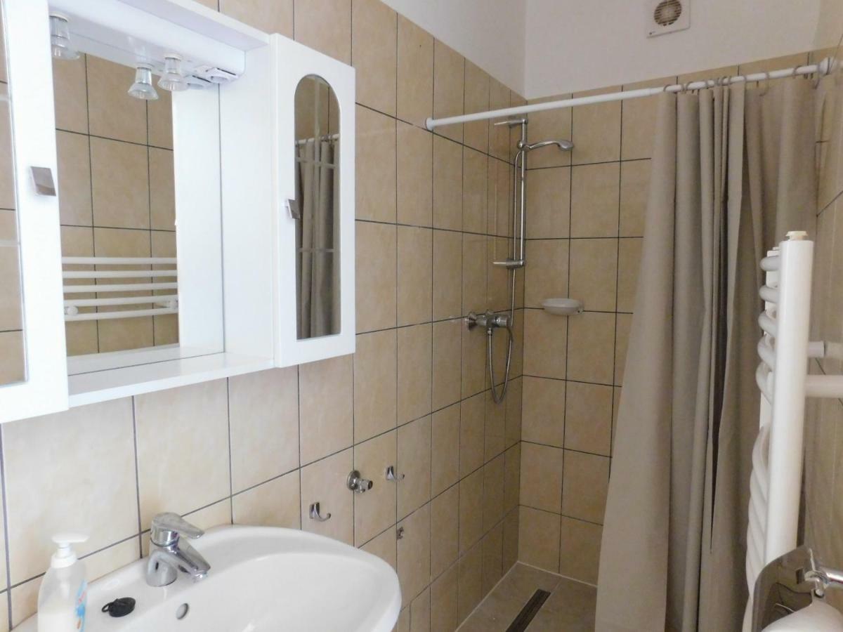 8888 Apartmanhaz Lispeszentadorjan Luaran gambar