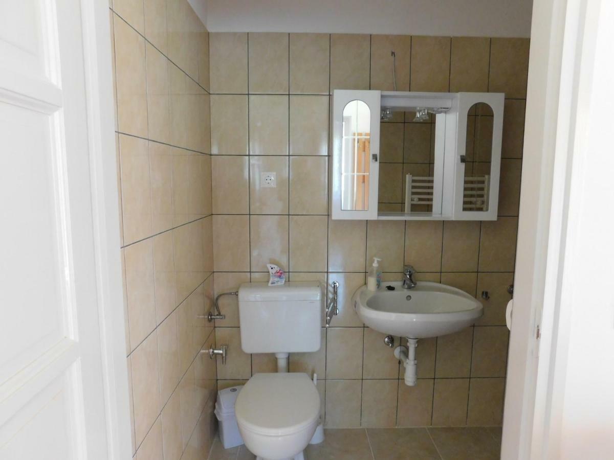 8888 Apartmanhaz Lispeszentadorjan Luaran gambar
